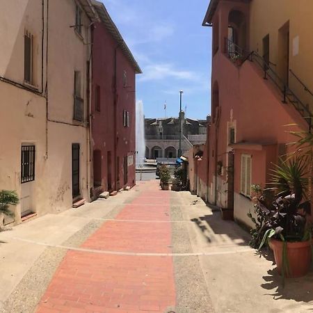 Between The Roofs Of Menton Old Town And The Sea Ngoại thất bức ảnh