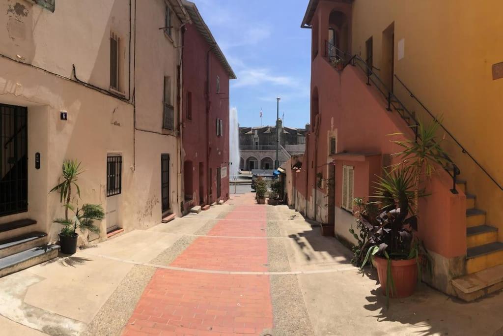 Between The Roofs Of Menton Old Town And The Sea Ngoại thất bức ảnh